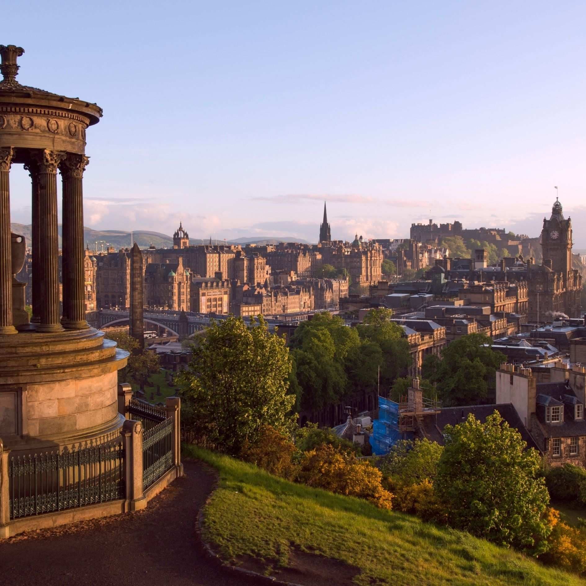 Is Edinburgh Worth Visiting? Discover Scotland’s Captivating Capital
