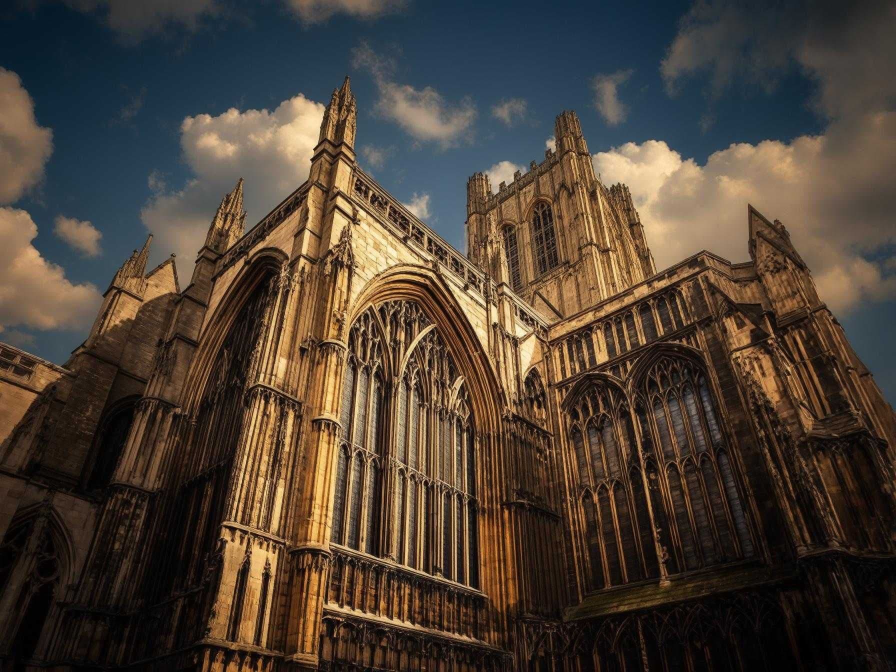 The Majestic Wells Cathedral: History, Architecture, and Visitor Tips