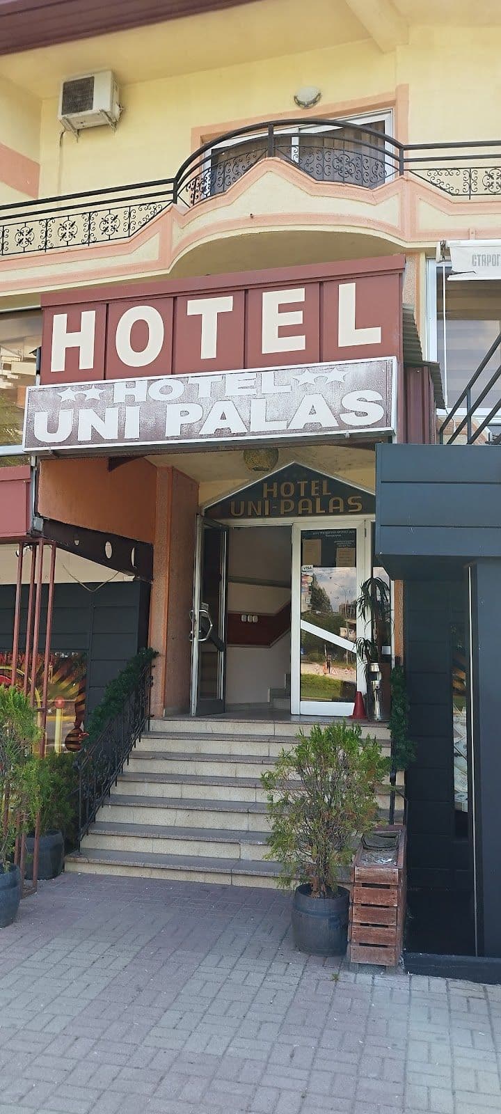 Hotel Uni Palas