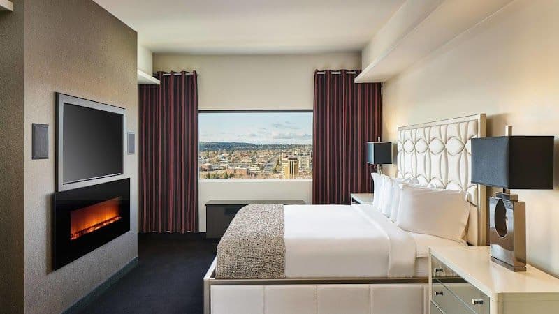 The Davenport Grand, Autograph Collection