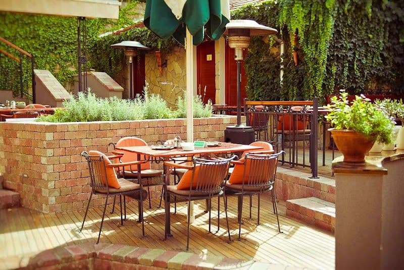 Oliva Hotel & Restaurant