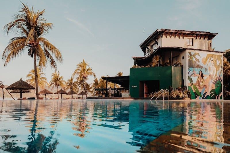 Thompson Zihuatanejo a Beach Resort