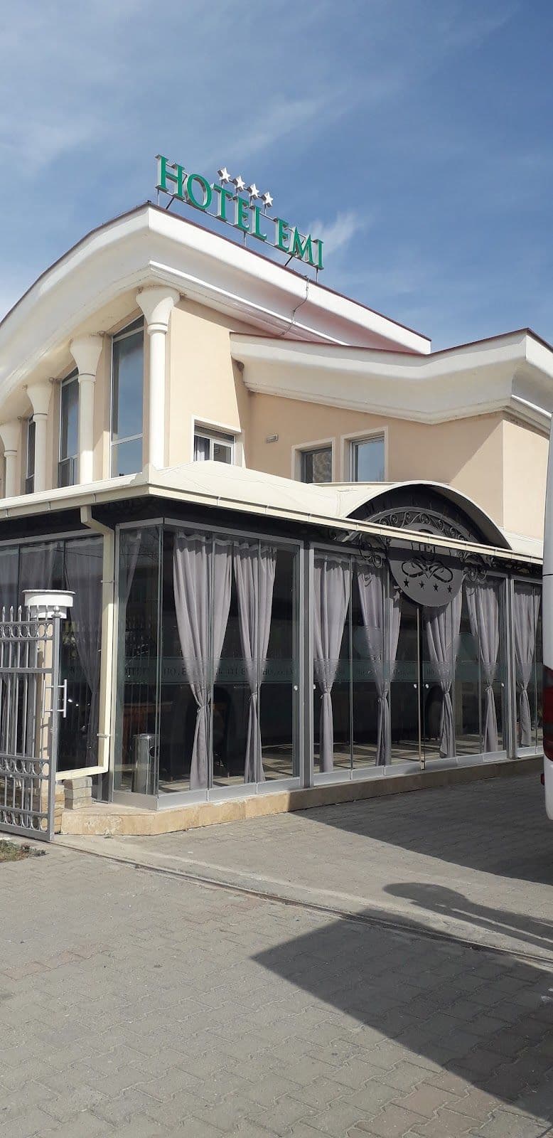 Hotel Emi