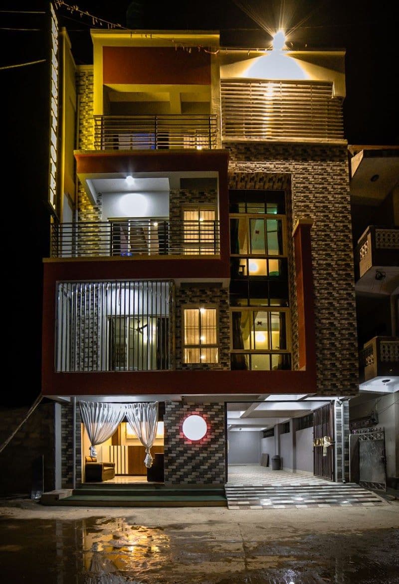 Everest Hotel and Resort