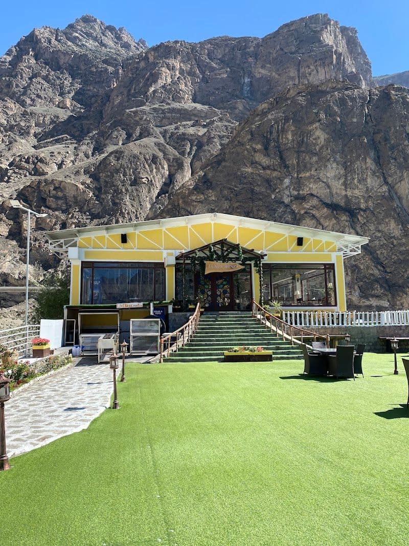 Luxus Hunza Attabad Lake Resort