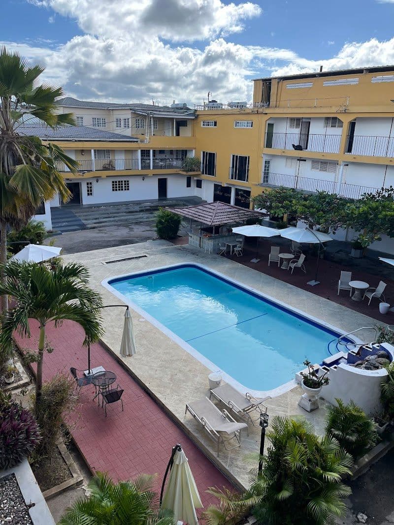 Golf View Hotel May Pen