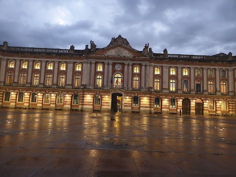 Visit the Capitole de Toulouse