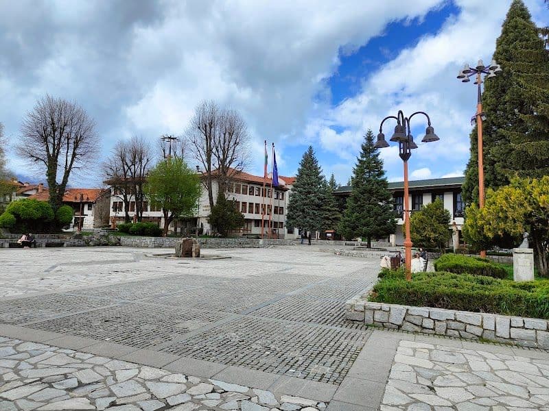 Exploring the Old Town and Bansko's Traditional Architecture