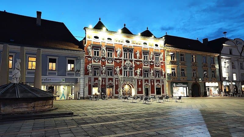 Explore the Hacklhaus and Main Square Hauptplatz