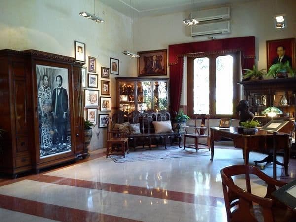 Explore House of Sampoerna