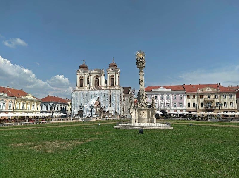Explore Unirii Square (Piața Unirii)
