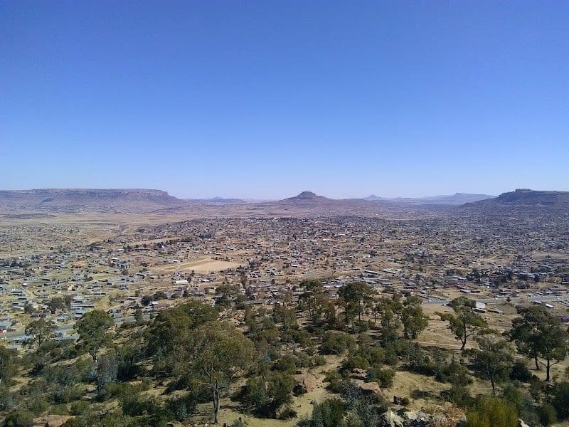 Explore the Surrounding Mountain Scenery