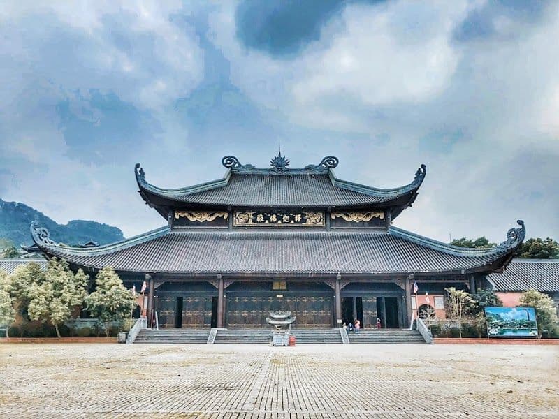 Visit Bai Dinh Pagoda