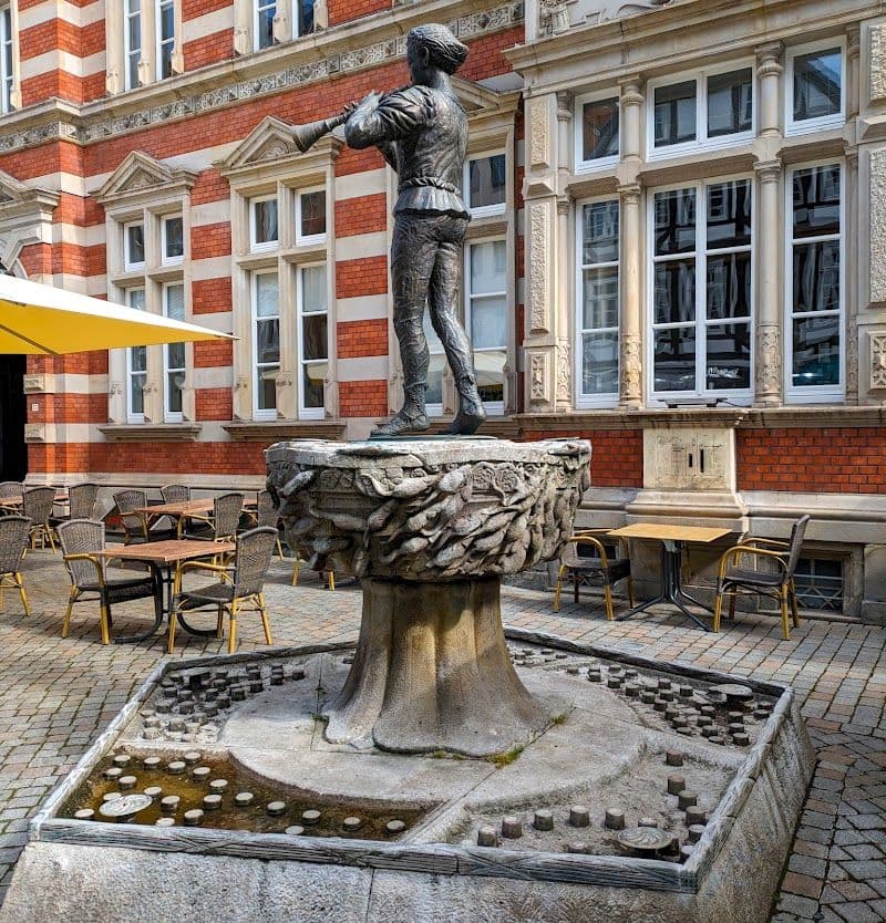 Watch the Pied Piper Open-Air Play during summer