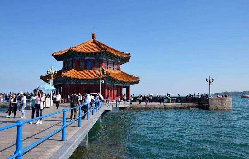 Stroll along Zhanqiao Pier