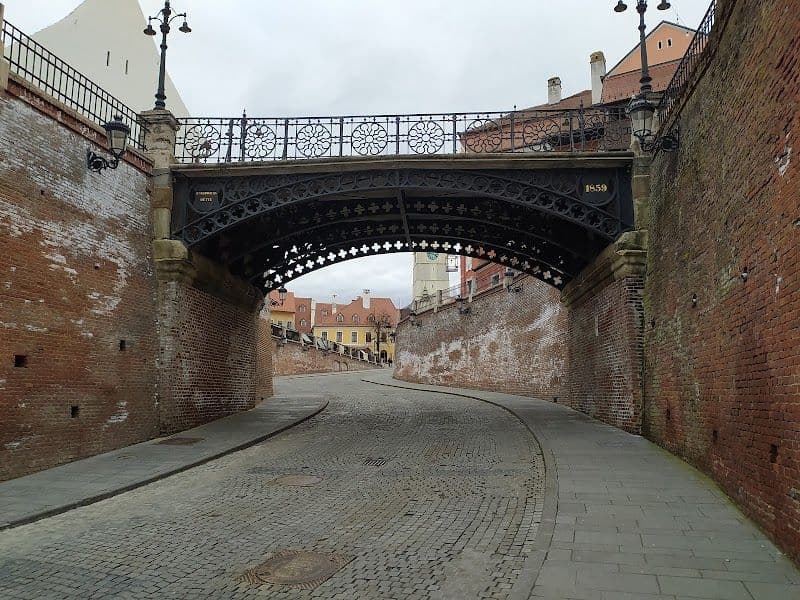 Walk across the Bridge of Lies (Podul Minciunilor)