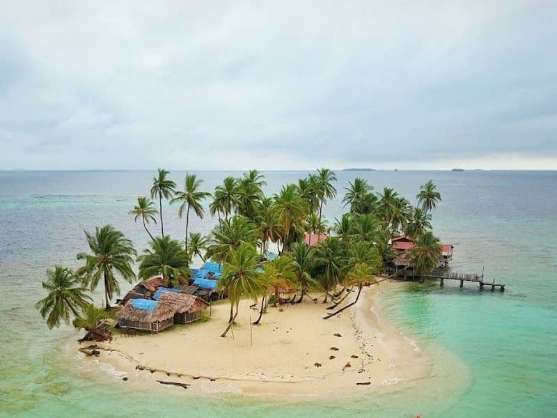 Island Hopping among the Guna Yala Islands