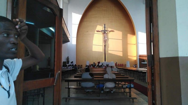 Visit Igreja de São José de Lobito