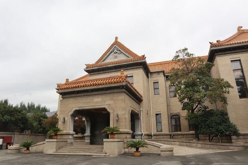 Visit the Puppet Emperor's Palace (Wei Huang Gong)