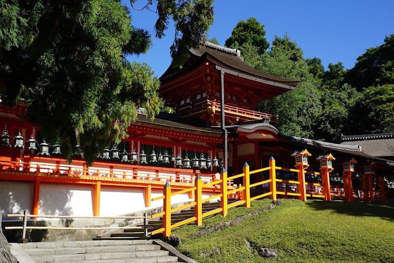 Stroll Through Kasuga-taisha Shrine and Its Lantern-lined Paths