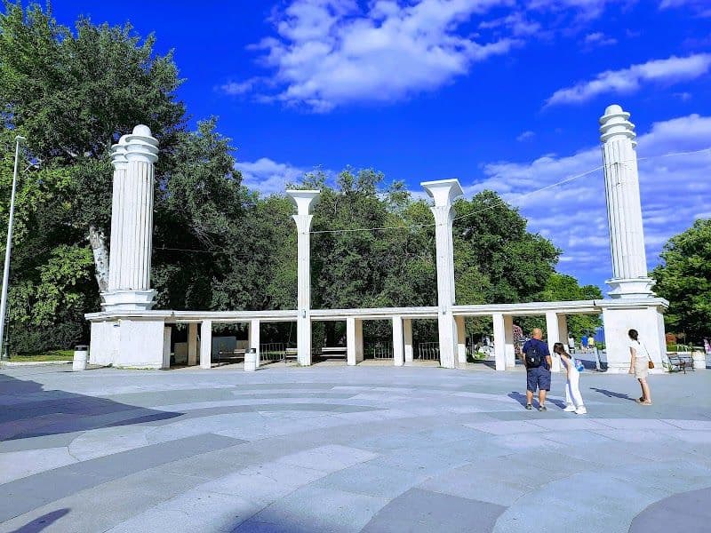 Visit the Sea Garden (Primorski Park)