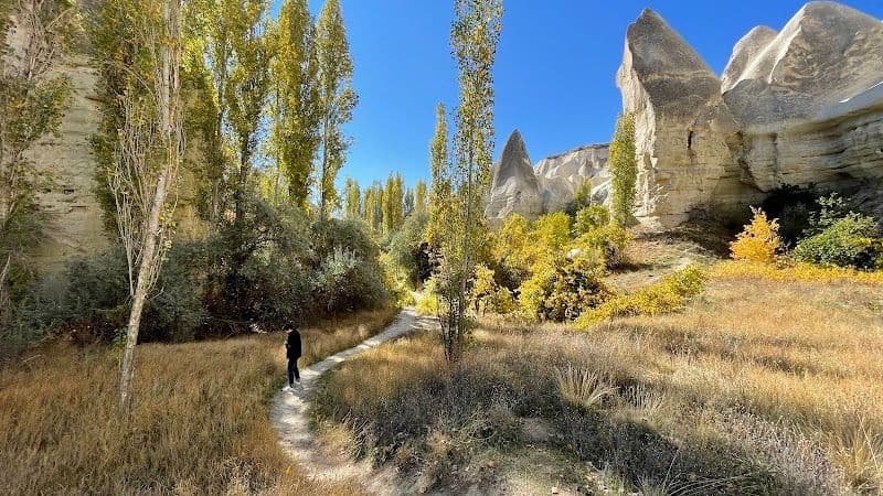 Hiking in Rose and Red Valleys