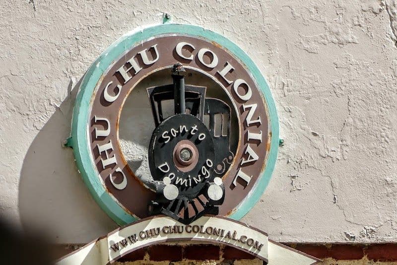 Explore the Colonial Zone (Zona Colonial)