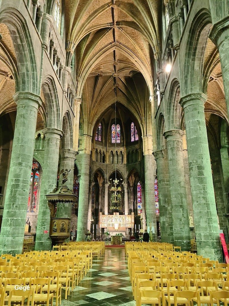 Explore the Collegiate Church of Notre-Dame