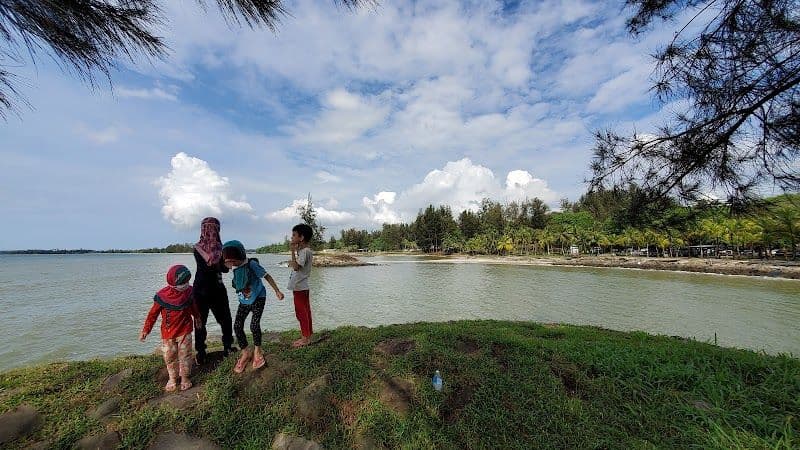Explore Tanjung Batu Beach