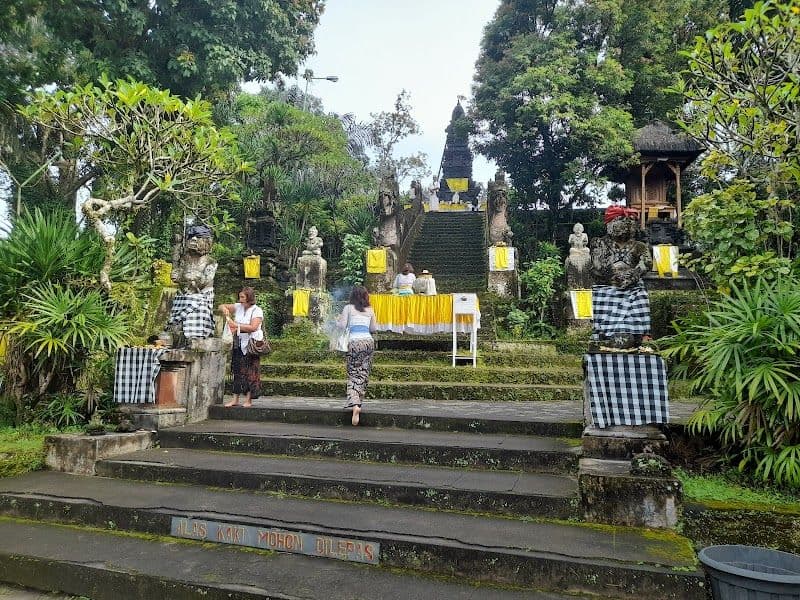 Pura Gunung Sari