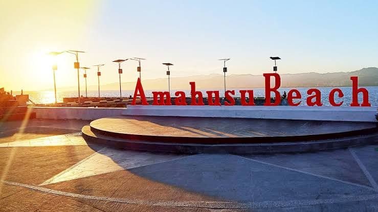 Amahusu Beach