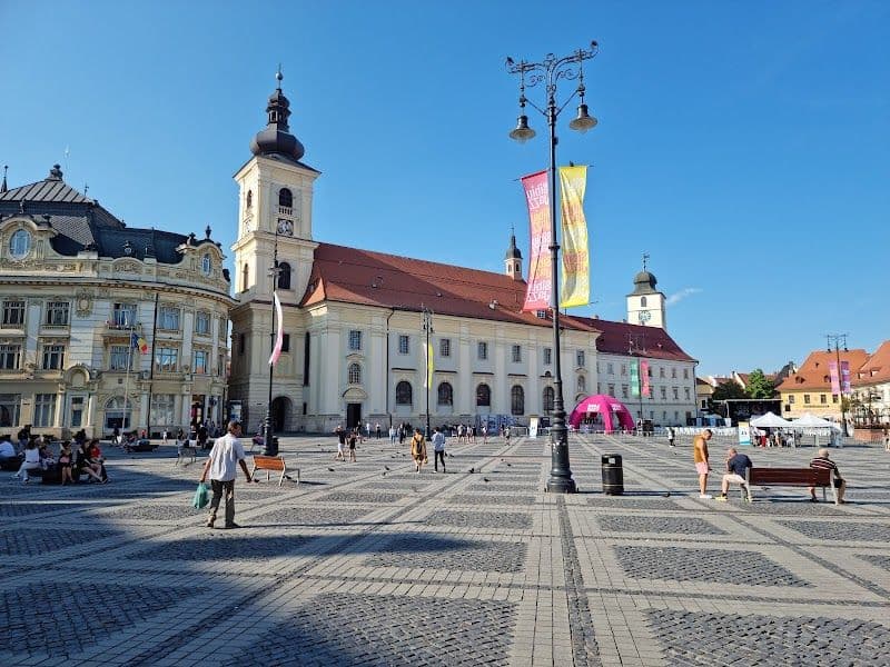 Explore the Old Town (Piața Mare and Piața Mică)