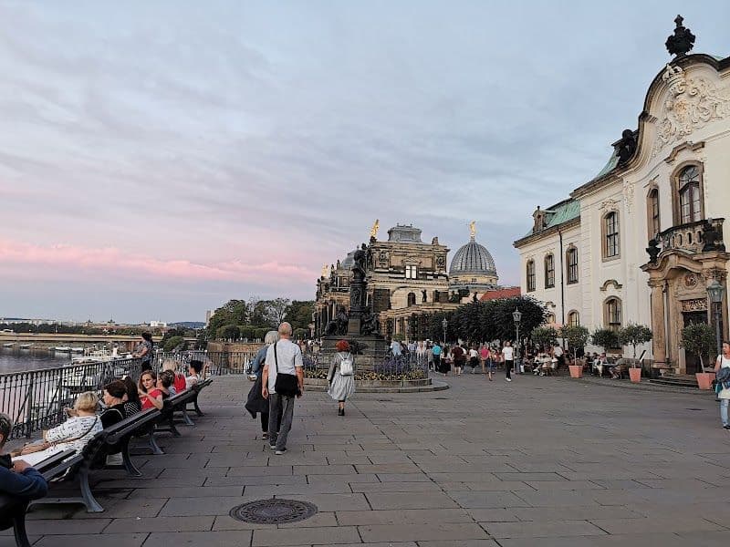 Stroll along the Brühl's Terrace