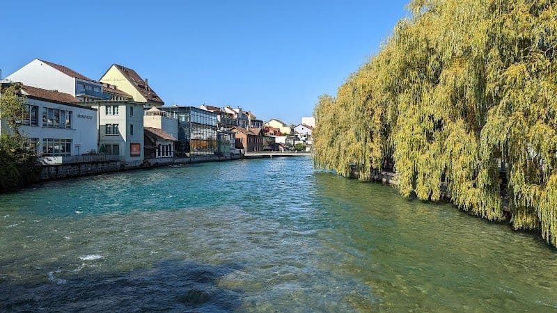 Stroll along the Aare River and Old Town