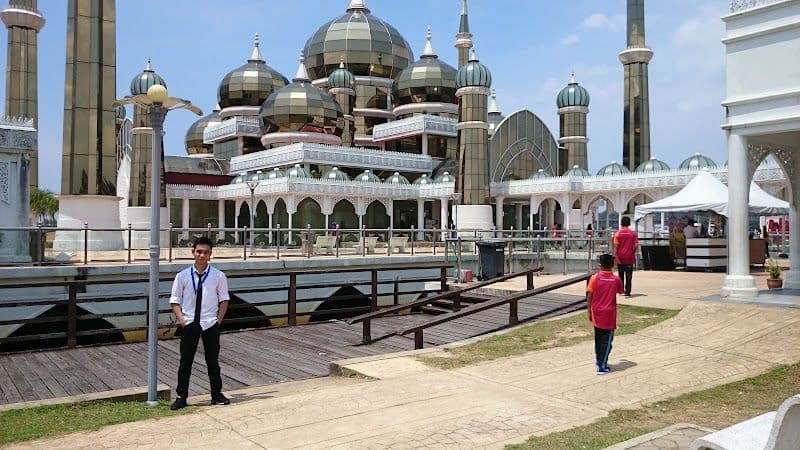 Visit the Crystal Mosque (Masjid Kristal)