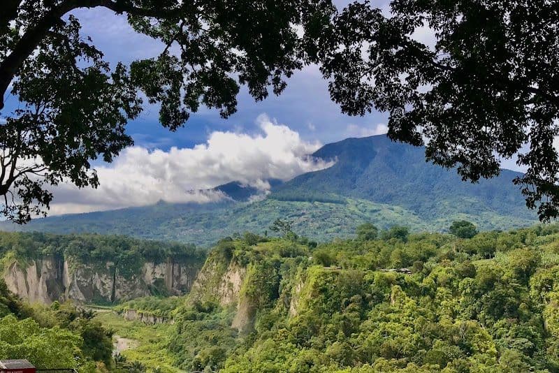 Exploring Ngarai Sianok (Sianok Canyon)