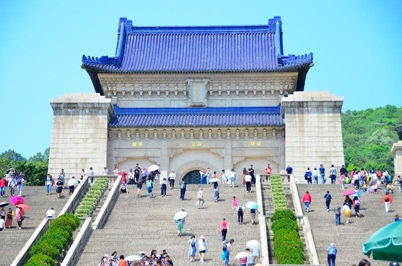 Visit the Sun Yat-sen Mausoleum