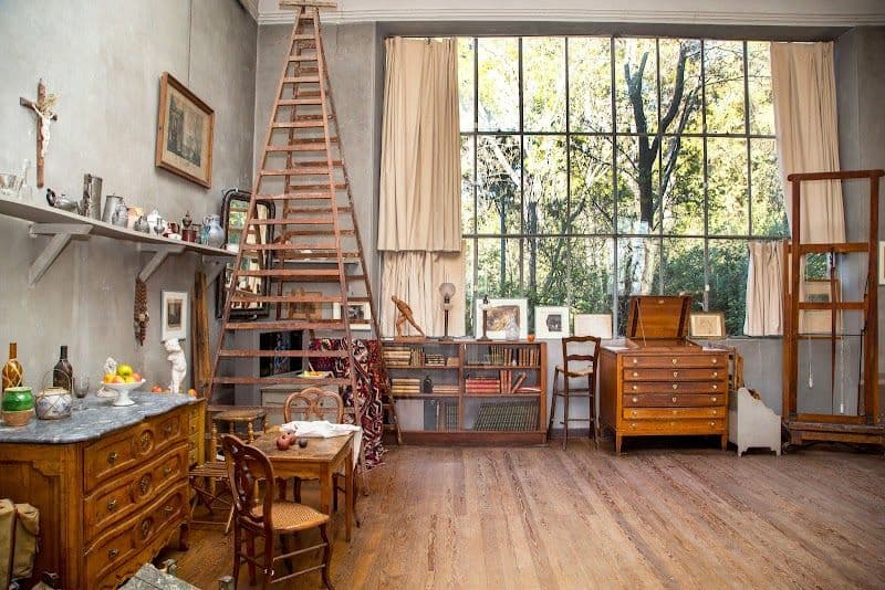 Explore the Atelier Cézanne