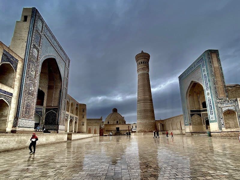 Visit the Po-i-Kalyan Complex