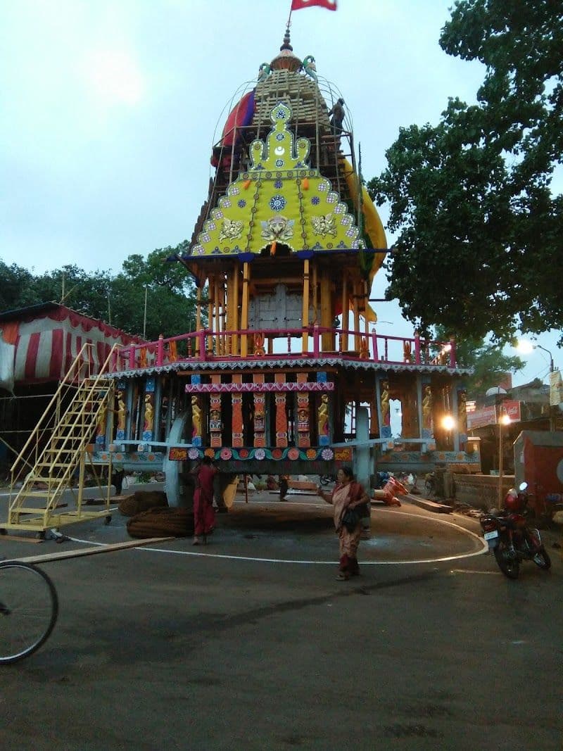 Explore Lingaraj Temple