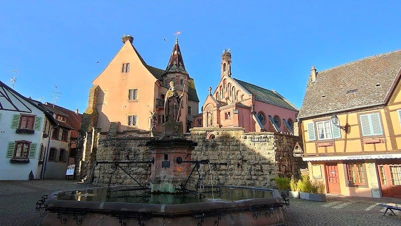 Visit the Château Saint-Léon and Saint-Léon Fountain