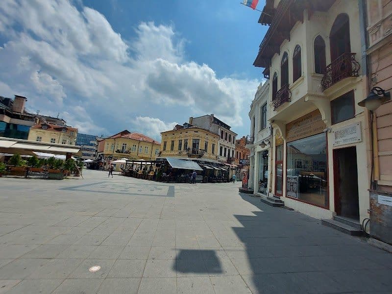 Stroll along Širok Sokak Street
