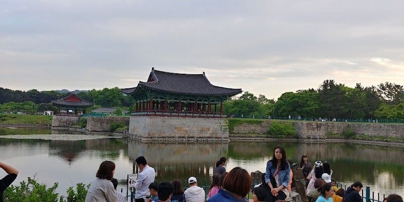 Stroll around Anapji Pond