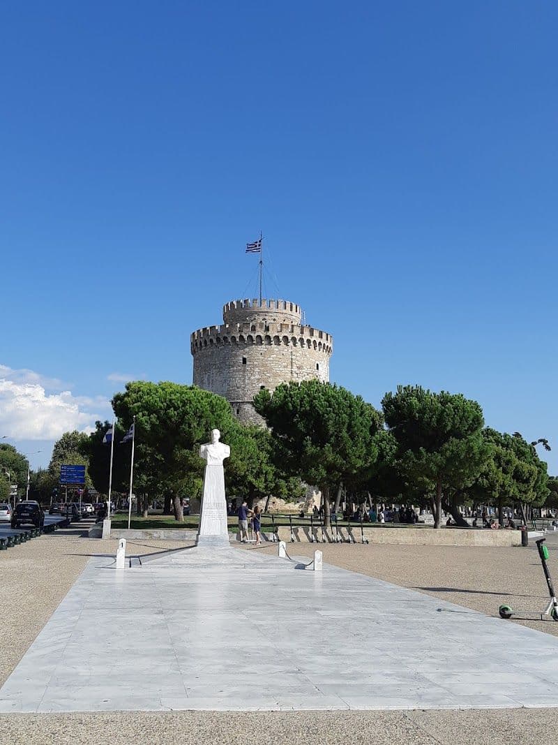 Visit the White Tower of Thessaloniki
