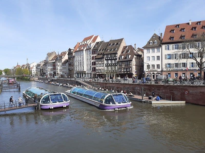 Take a boat tour on the Ill River