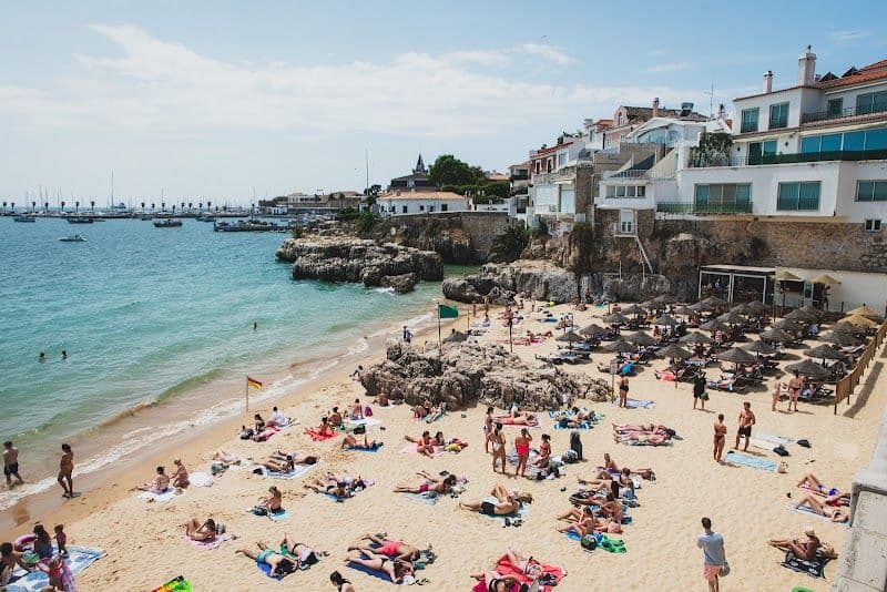 Relax at Praia da Rainha