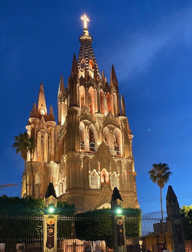 Explore the Parroquia de San Miguel Arcángel