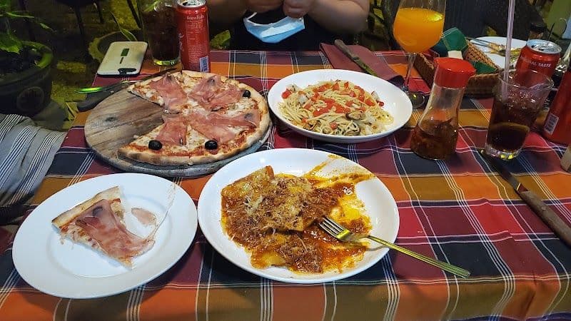 Dok Mai Lao Caffeine & Cuisine