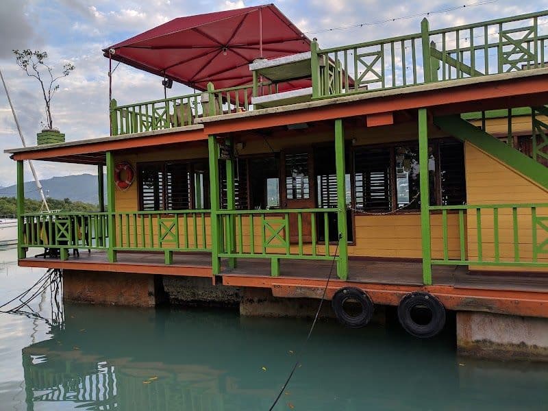 The HouseBoat Grill