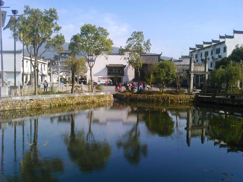 Wuyuan Renjia (婺源人家)